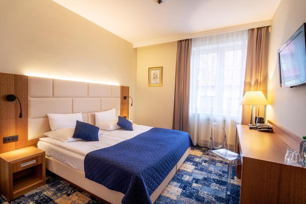 
Premier Single Room with Air Conditioning
