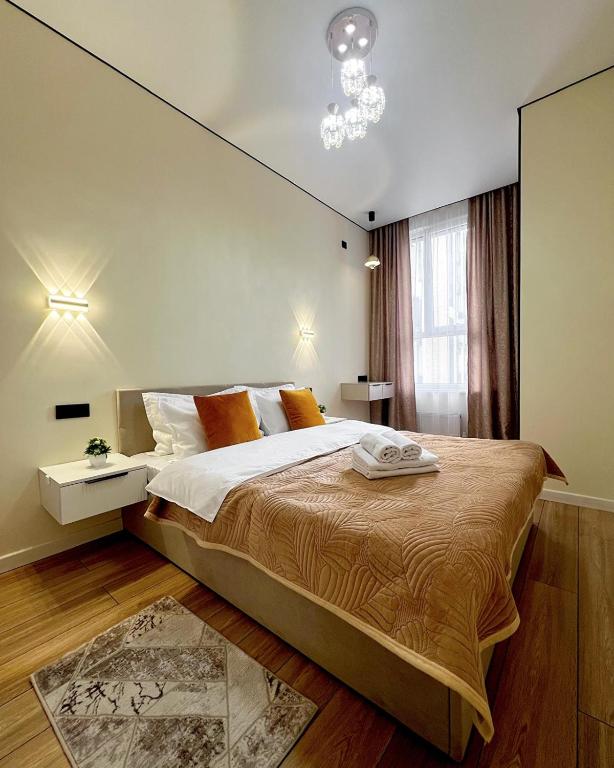 Postel nebo postele na pokoji v ubytování Уютная квартира-ЖК Adele