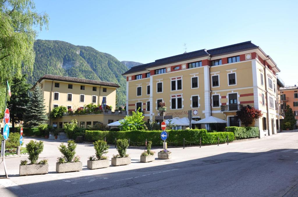 Nespecifikovaný výhled na hory nebo výhled na hory při pohledu z hotelu
