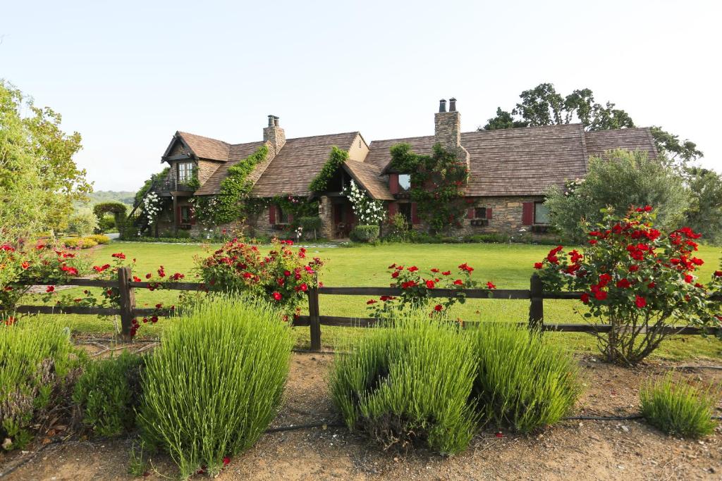 En have udenfor ONX WINES - Briarwood Cottage