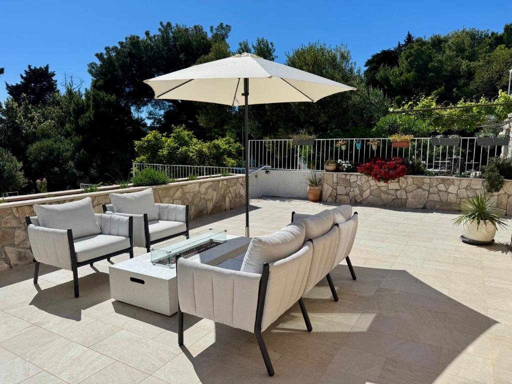 Patio alebo iná vonkajšia časť ubytovania Holiday Home Lungo Mare