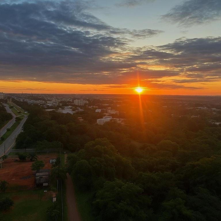 Východ nebo západ slunce při pohledu z apartmánu nebo okolí