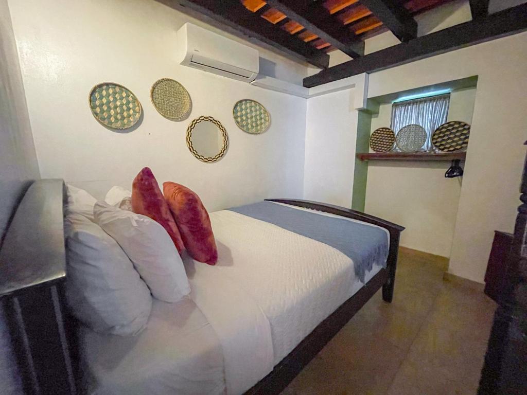 Old San Juan Rentals - 251 Fortaleza Apt 4