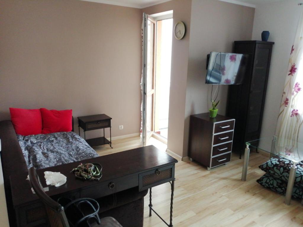 a living room with a couch and a table at Kawalerka w centrum Stargardu in Stargard