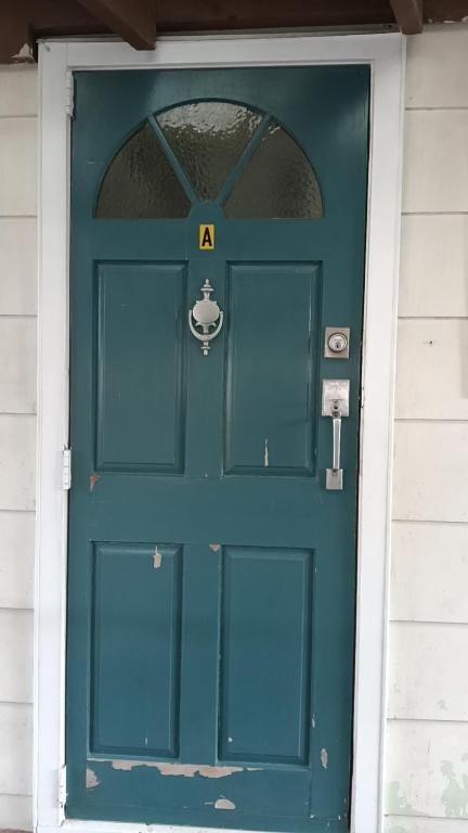 3 Bedroom serviced House A, 9 Steeles Lane - Resim 9