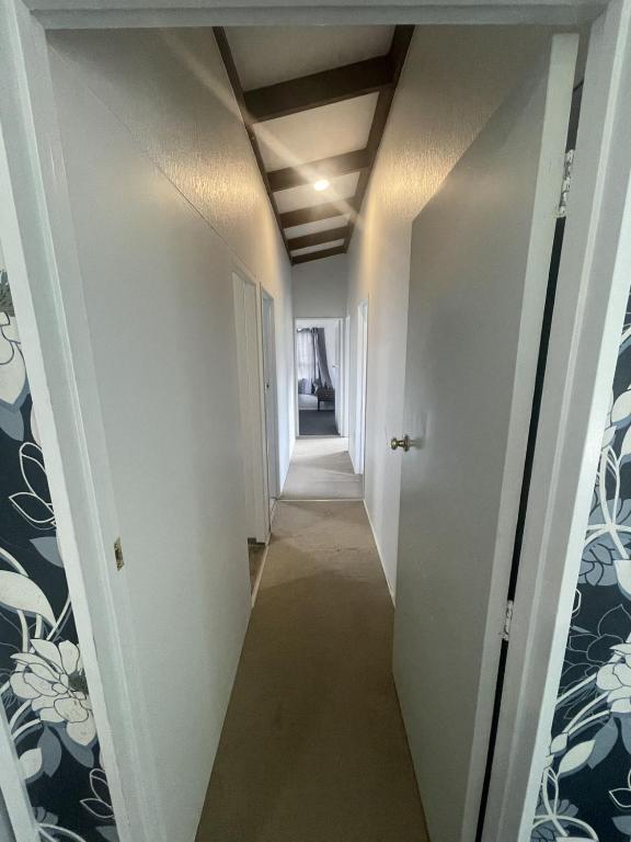 3 Bedroom serviced House A, 9 Steeles Lane - Resim 11