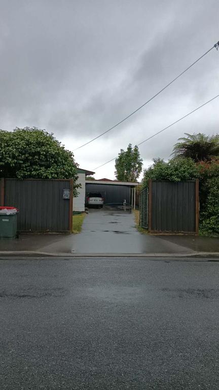 3 Bedroom serviced House A, 9 Steeles Lane - Resim 6