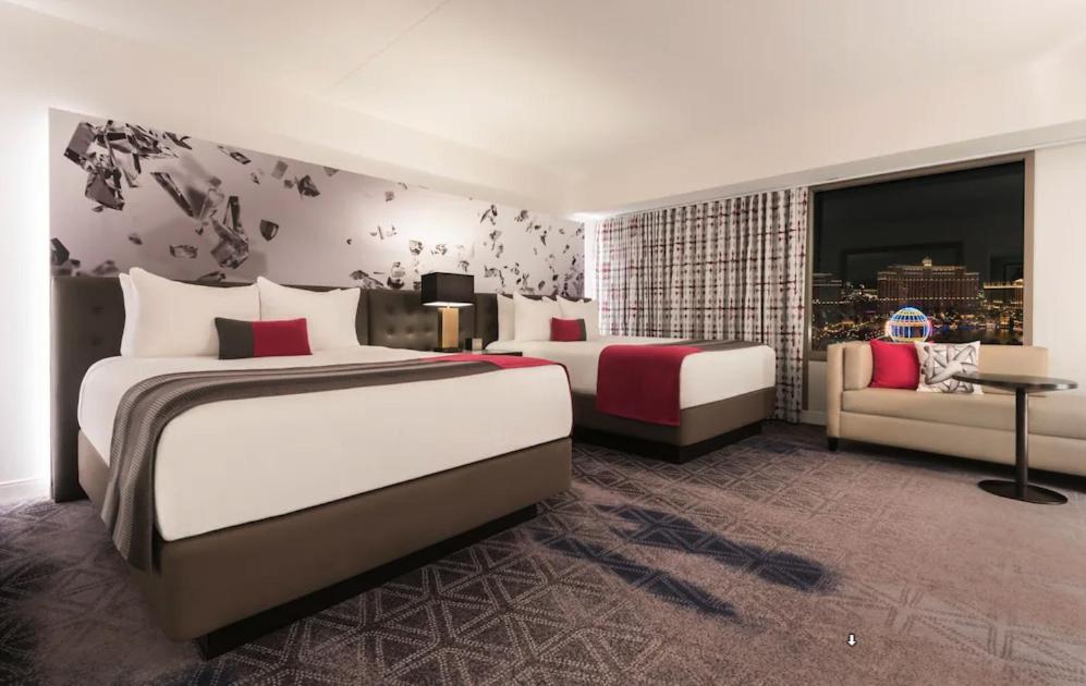 Planet Hollywood Resort & Casino by Suitenessにあるベッド