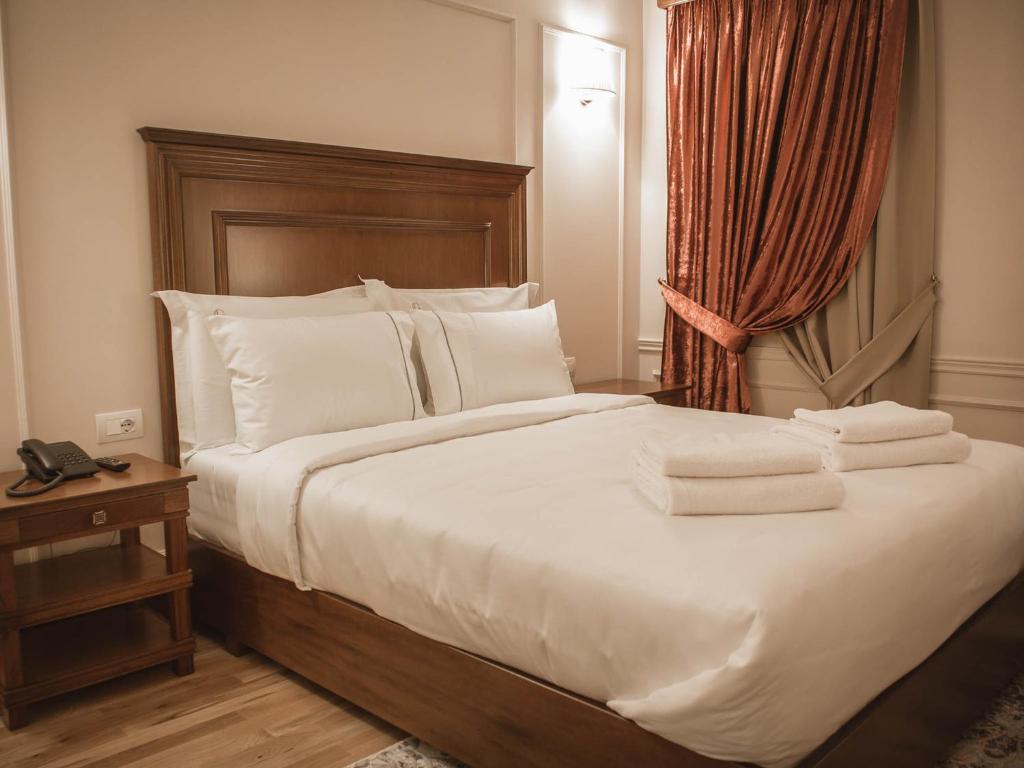 Postel nebo postele na pokoji v ubytování Hotel Opera