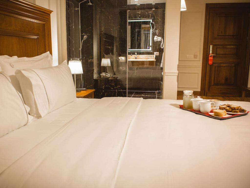 Postel nebo postele na pokoji v ubytování Hotel Opera