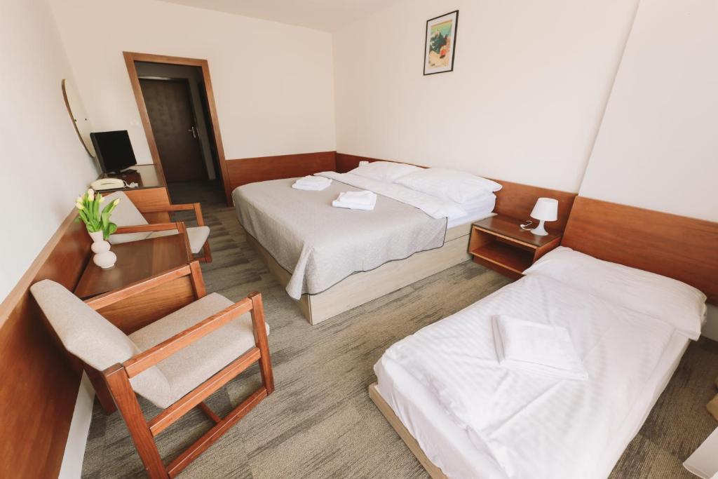 Postel nebo postele na pokoji v ubytování ATLAS Hotel Tatry