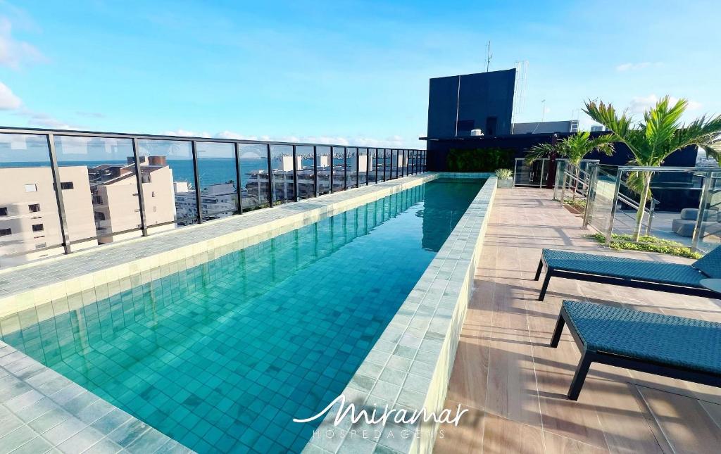 a swimming pool on the roof of a building at Emunah-Ponta de Campina Cabedelo in Cabedelo