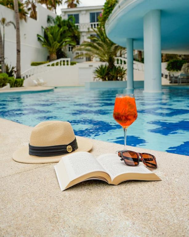 Bazén v ubytování Mar del Cabo By Velas Resorts Adults Only nebo v jeho okolí