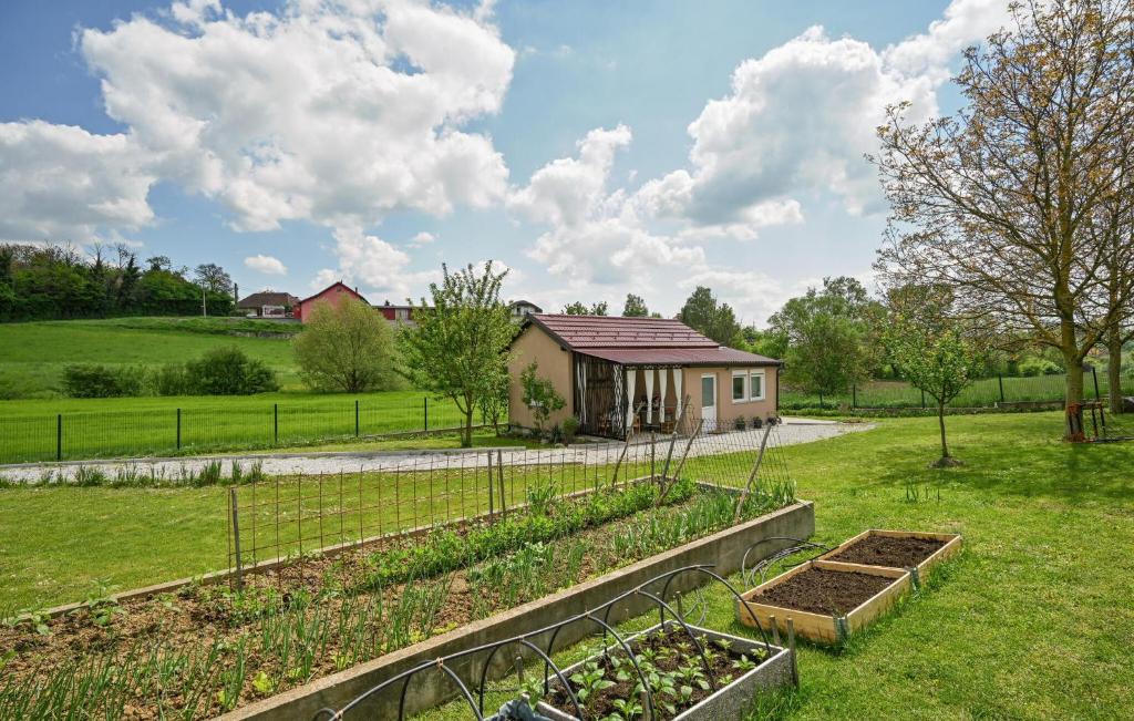 Vonkajšia záhrada v ubytovaní Cozy Home In Breznicki Hum