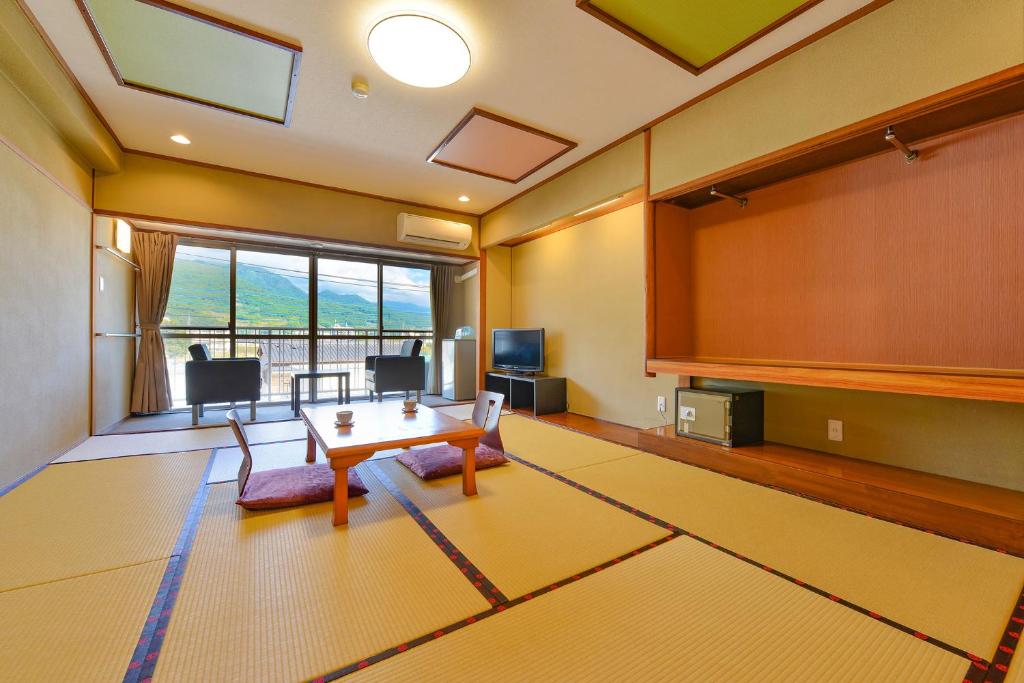 Posezení v ubytování Ooedo Onsen Monogatari Hotel Shinko