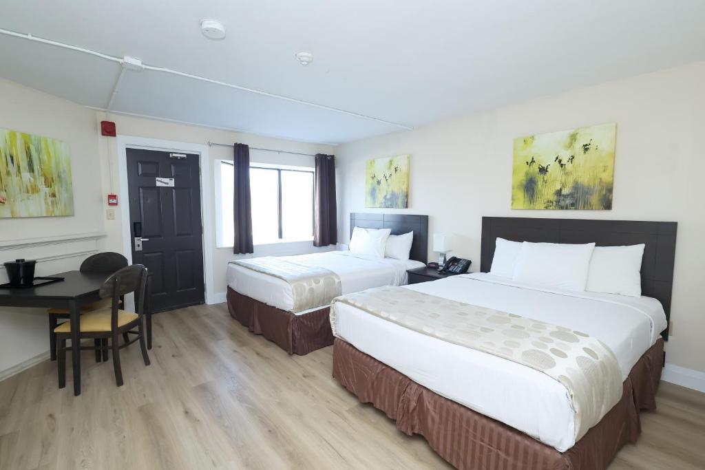 
Two Queen Beds Ground floor (exterior Access only)
