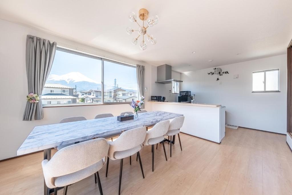 Kuchyň nebo kuchyňský kout v ubytování Private House Sora