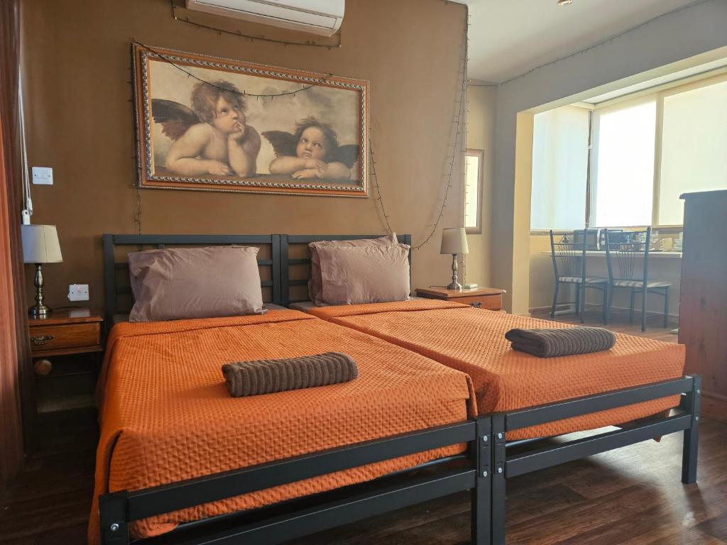 Postel nebo postele na pokoji v ubytování Lotus Guest House Malta