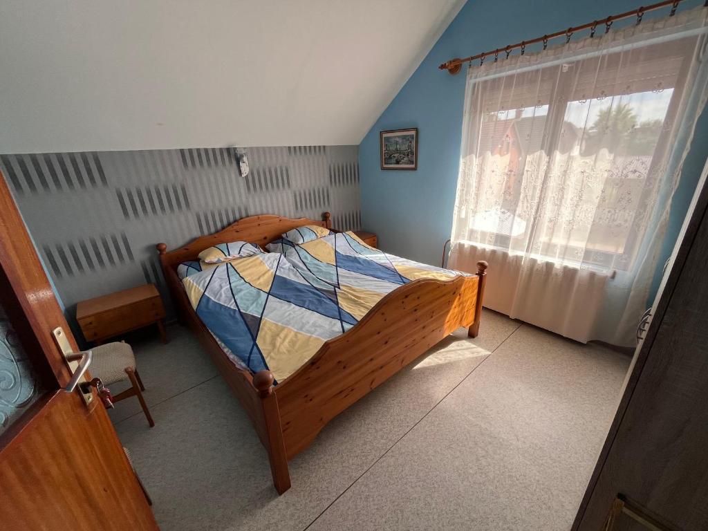 Postel nebo postele na pokoji v ubytování Nap körút Apartman