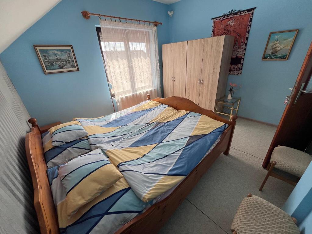 Postel nebo postele na pokoji v ubytování Nap körút Apartman