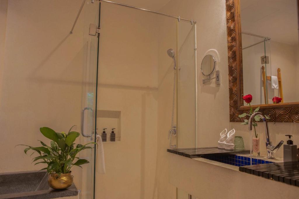 Koupelna v ubytování La Rose Suites
