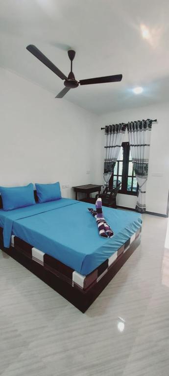 Postel nebo postele na pokoji v ubytování Nilaveli Beach Rooms