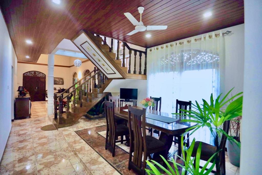 Fotografie z fotogalerie ubytování Charming Retreat with Pool in Maharagama, Colombo v destinaci Maharagama