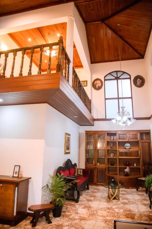 Fotografie z fotogalerie ubytování Charming Retreat with Pool in Maharagama, Colombo v destinaci Maharagama