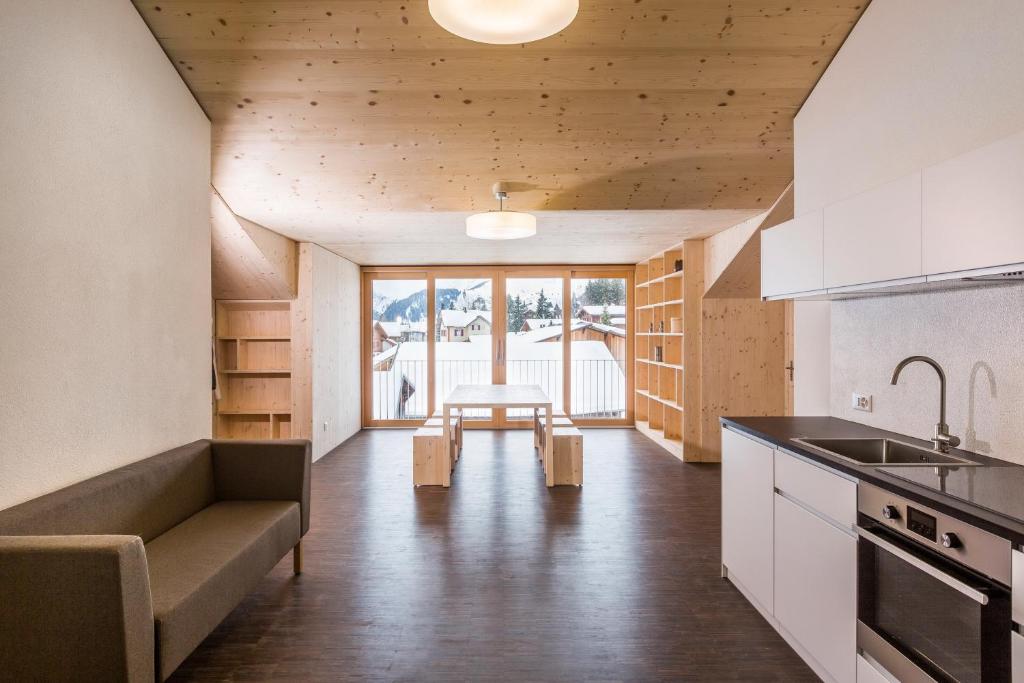 Кухня або міні-кухня у Nova Casa Spinatscha Sedrun