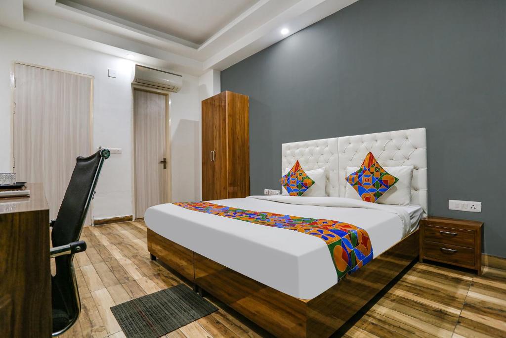 Postel nebo postele na pokoji v ubytování FabHotel Sky Rise Inn