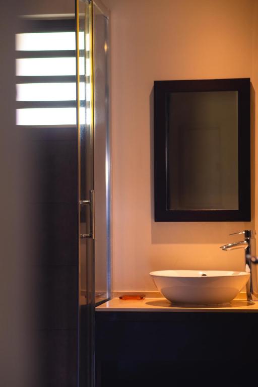 Bilik mandi di Domaine des Alizees & Spa