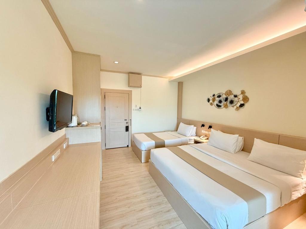 Postel nebo postele na pokoji v ubytování Loei Village Hotel