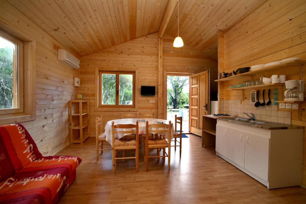 Kuchyň nebo kuchyňský kout v ubytování Camping U STABIACCIU