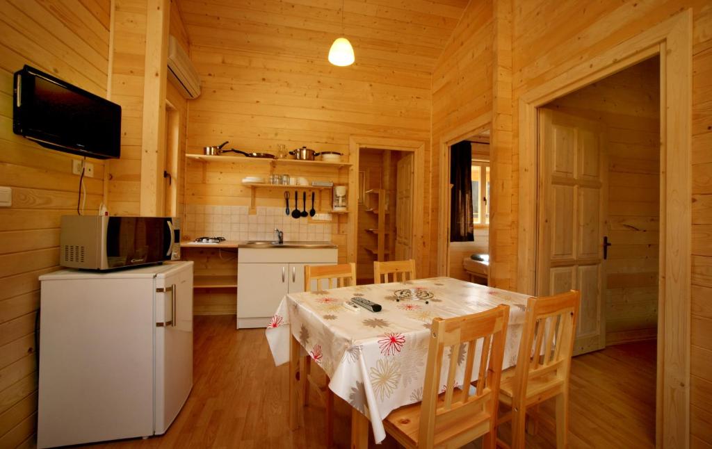 Kuchyň nebo kuchyňský kout v ubytování Camping U STABIACCIU