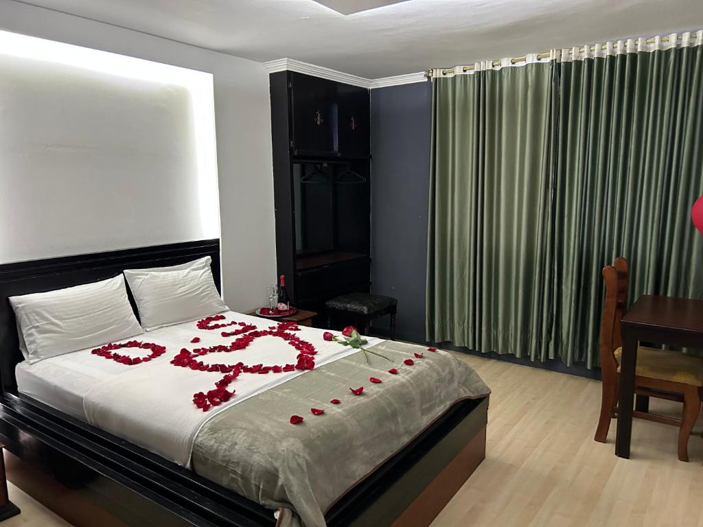 Postel nebo postele na pokoji v ubytování IÑAQUITO GOLD hostal