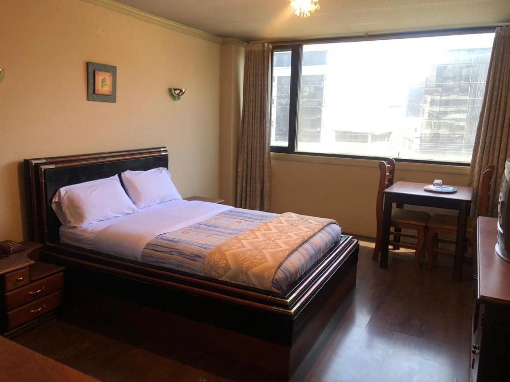 Postel nebo postele na pokoji v ubytování IÑAQUITO GOLD hostal