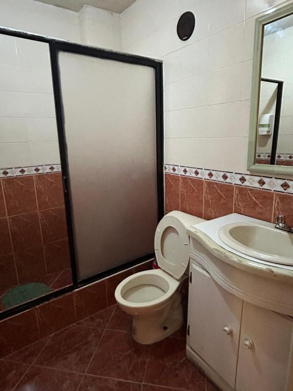 Koupelna v ubytování IÑAQUITO GOLD hostal