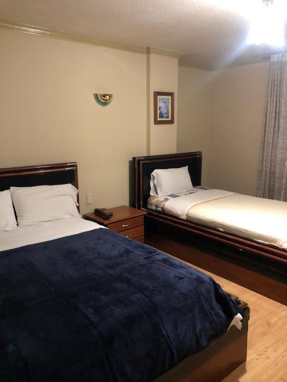 Postel nebo postele na pokoji v ubytování IÑAQUITO GOLD hostal