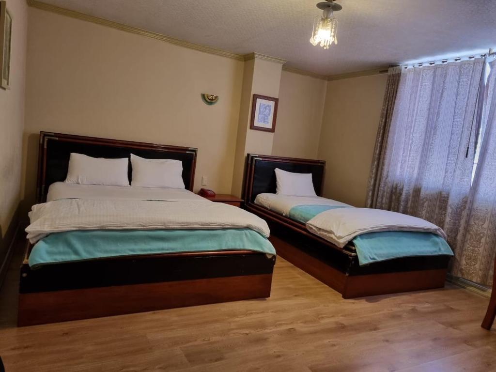 Postel nebo postele na pokoji v ubytování IÑAQUITO GOLD hostal