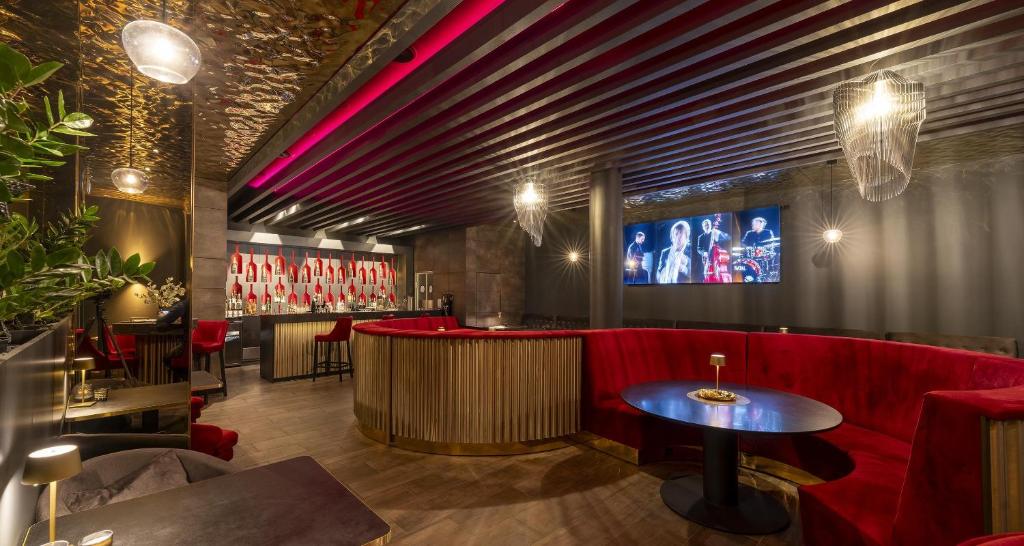 TV a/nebo společenská místnost v ubytování Best Western Plus Plaza Hotel Darmstadt