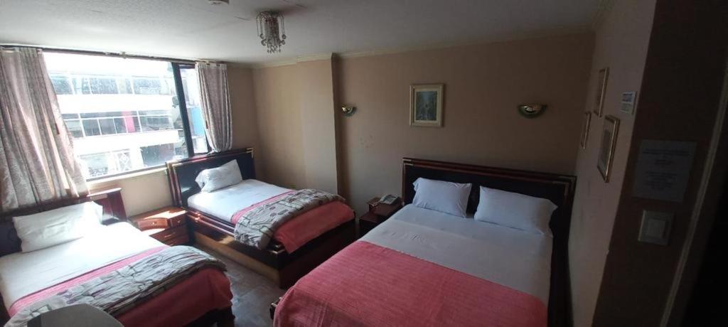 Postel nebo postele na pokoji v ubytování IÑAQUITO GOLD hostal