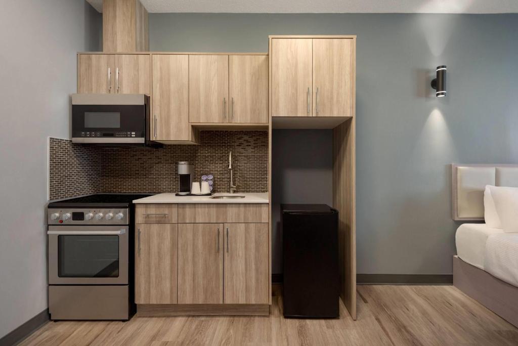 Ramada by Wyndham West Edmonton Hotel & Suites - Resim 24