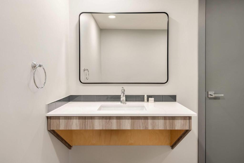 Fotografie z fotogalerie ubytování Ramada by Wyndham West Edmonton Hotel & Suites v destinaci Edmonton