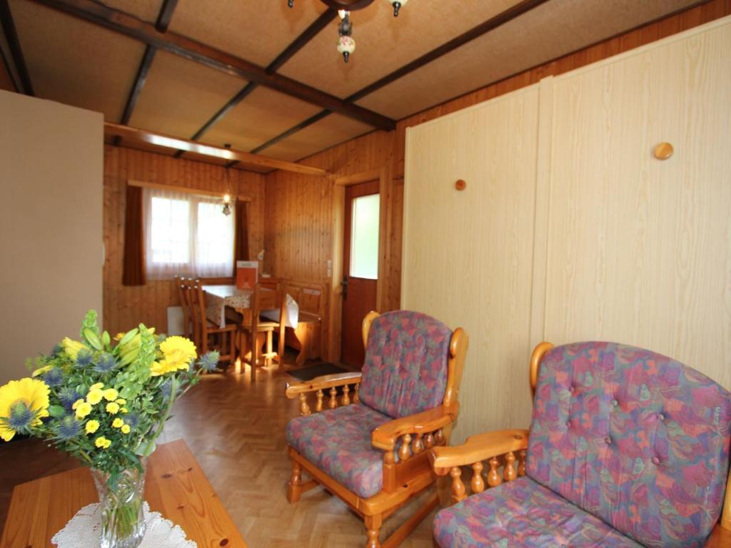 Posezení v ubytování Modern Chalet in Saas-Balen with Garden