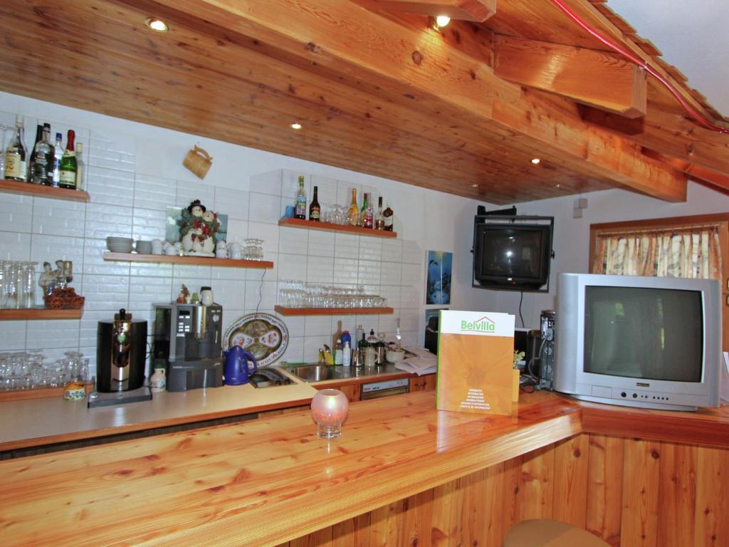 Kuchyň nebo kuchyňský kout v ubytování Modern Chalet in Saas-Balen with Garden