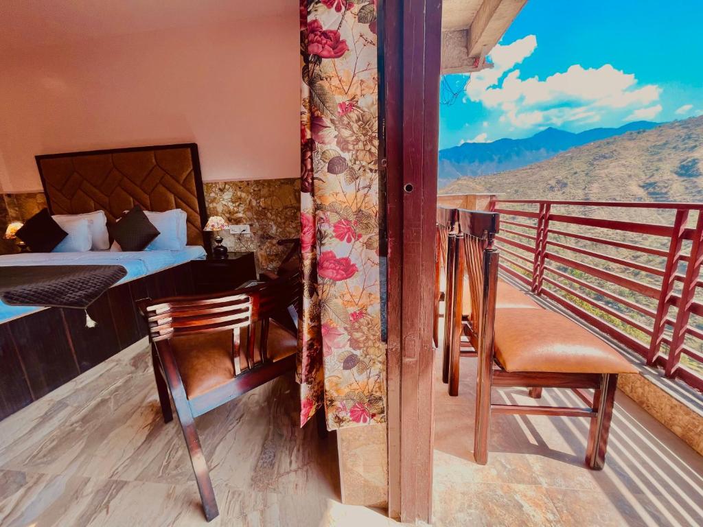 Balkón nebo terasa v ubytování River Grand Resort - A Peaceful Stay Kempty Fall Mussoorie