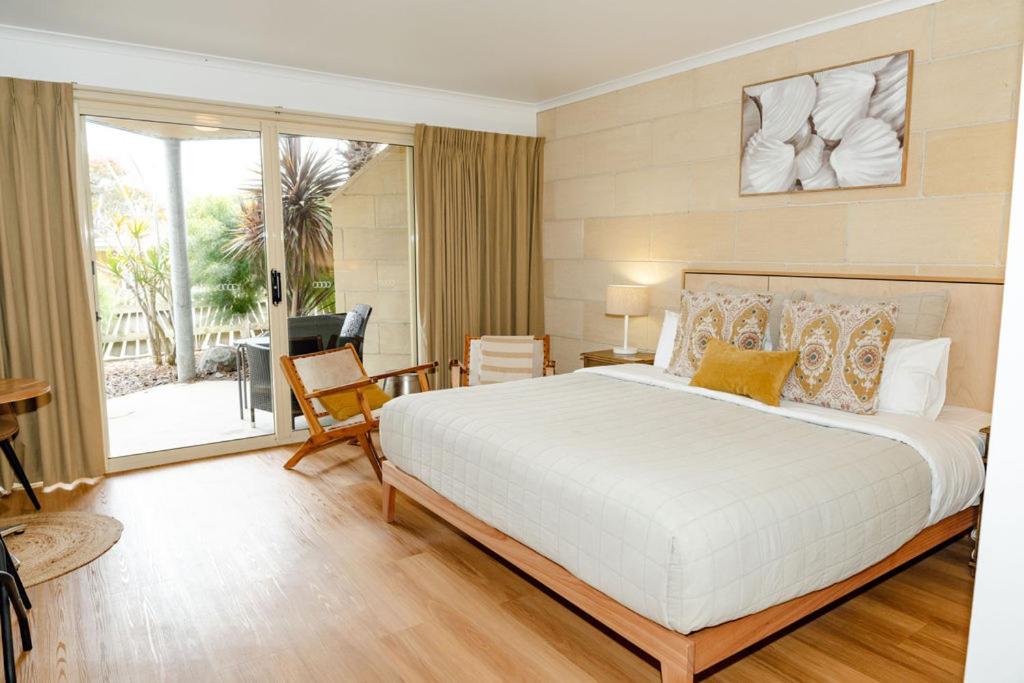 Postel nebo postele na pokoji v ubytování Portside Motel