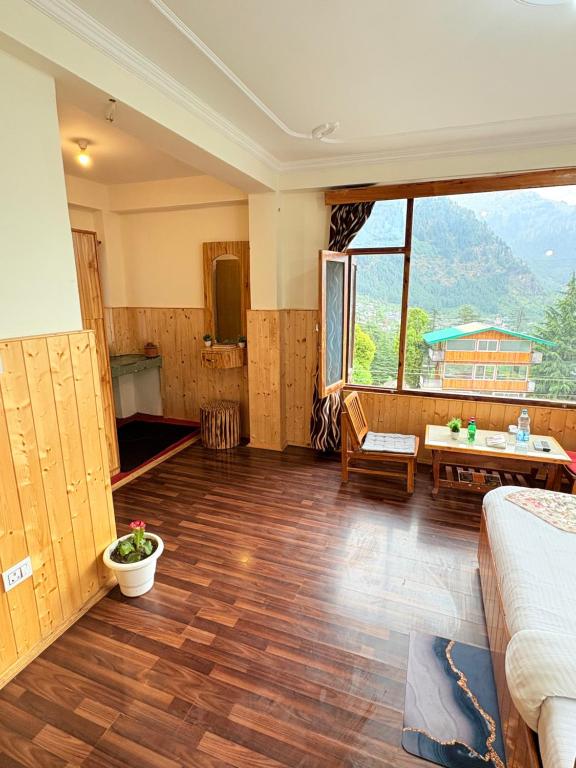 Nespecifikovaný výhled na hory nebo výhled na hory při pohledu z hotelu