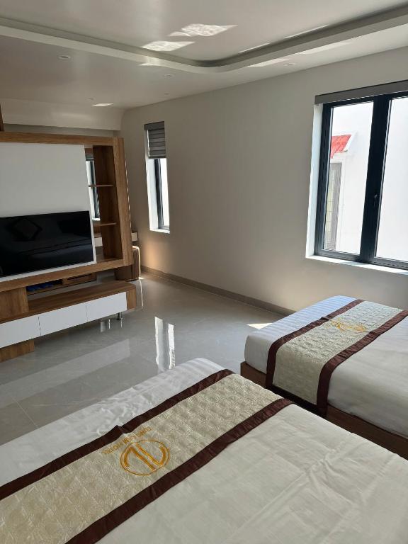 TV a/nebo společenská místnost v ubytování Tùng Lâm Hotel