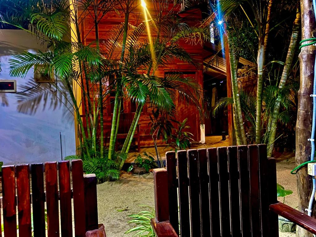Zahrada ubytování Aira Bay Resort Arugambay
